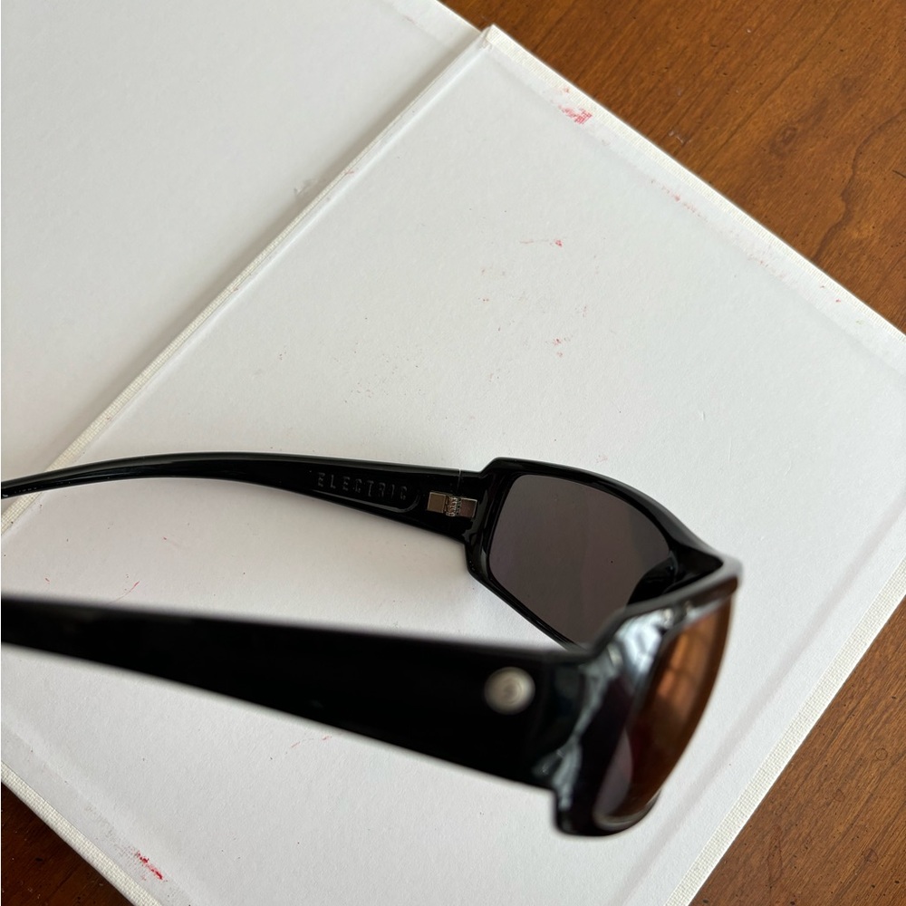 Black Sunglasses - Picture 4 of 5